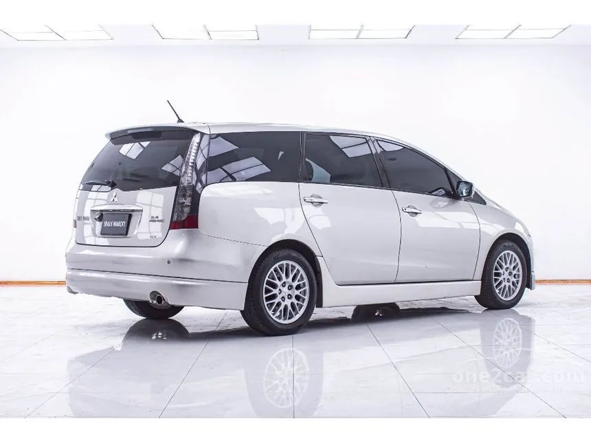 2005 Mitsubishi SPACE WAGON GT Wagon