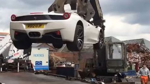 Aneh, Berani-Beraninya Buronan Tuntut Polisi Karena Hancurkan Ferrari Miliknya