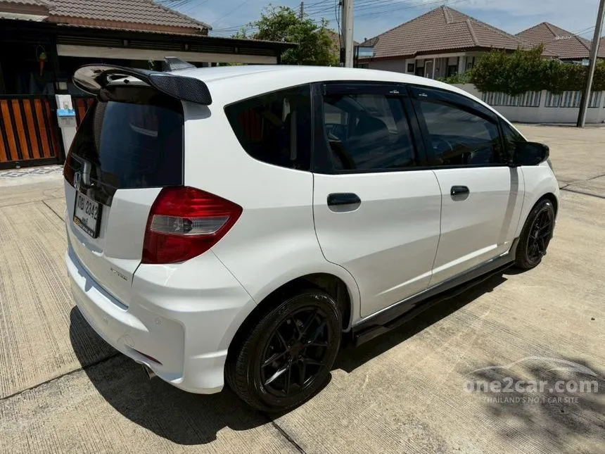 2013 Honda JAZZ SV Hatchback
