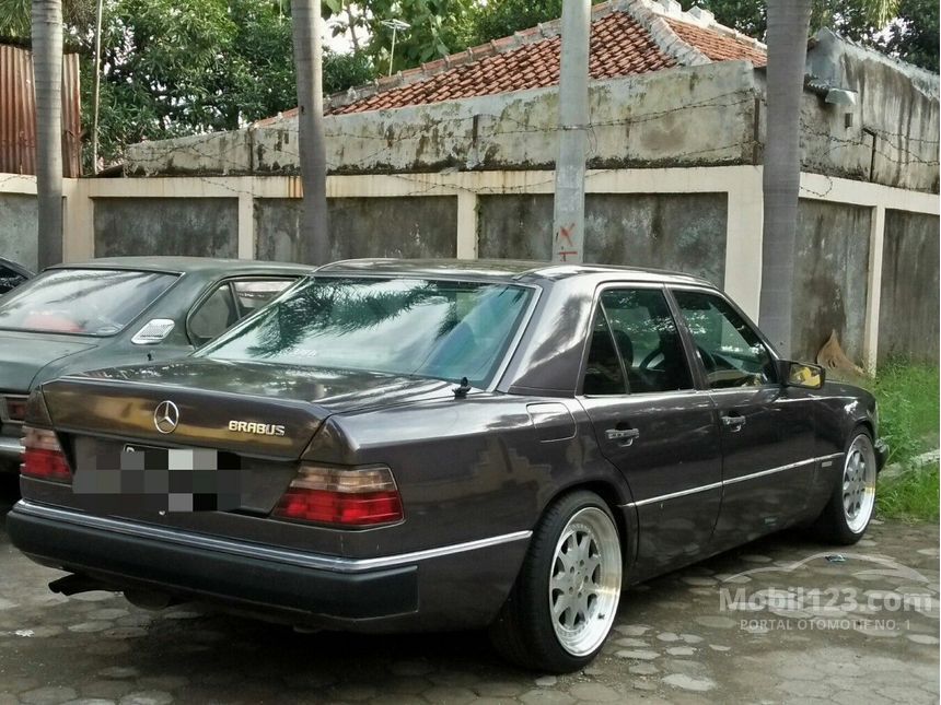 1992 Mercedes-Benz 230E W124 Sedan