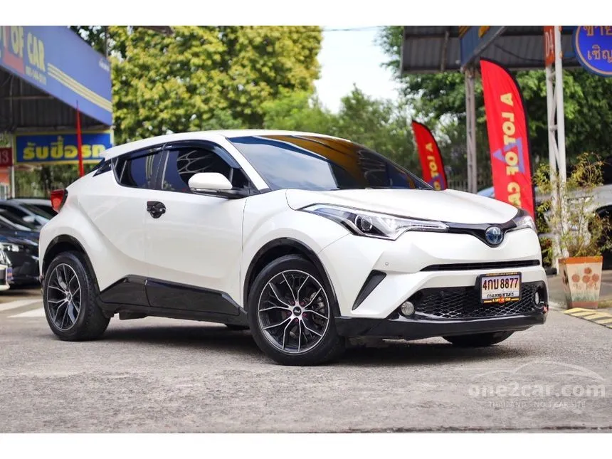 2019 Toyota C-HR Mid SUV