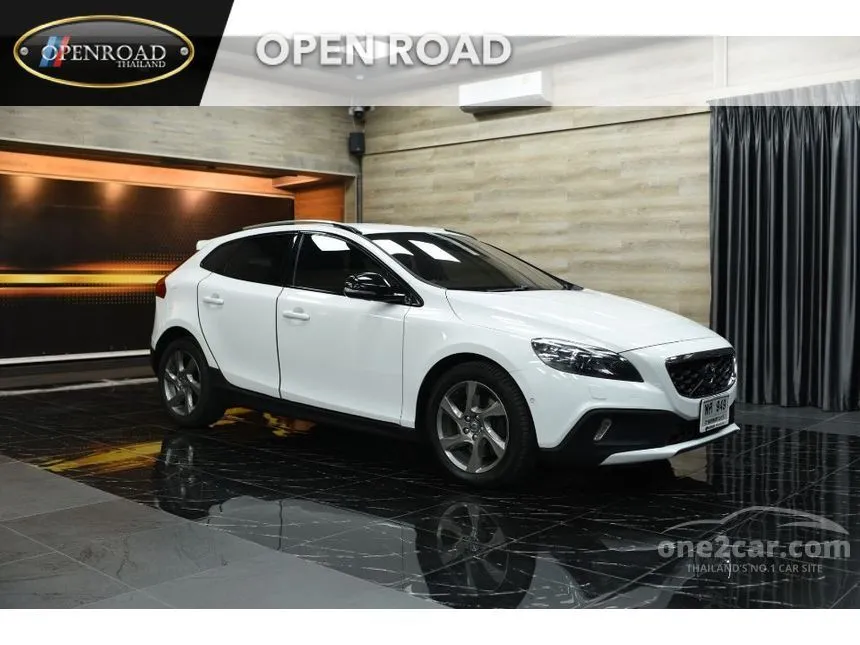 2016 Volvo V40 D4 Cross Country Wagon