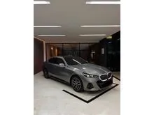 2025 BMW 520i 2.0 M Sport Sedan Gray on Black Odo 2 Rb (TERMURAH)