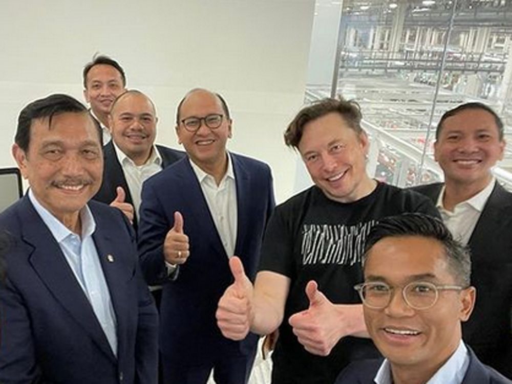 Luhut Akhirnya Bertemu Elon Musk, Ajak Tesla Investasi di Indonesia