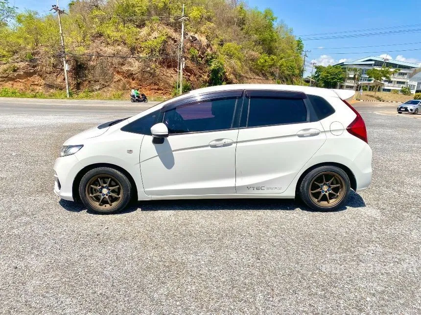 2017 Honda JAZZ V Hatchback