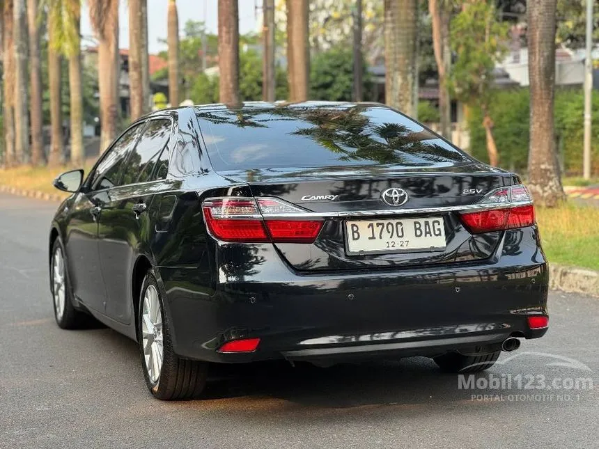 2016 Toyota Camry V Sedan