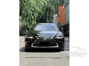 2019 Lexus ES 300h 2.5 Ultra Luxury Sedan