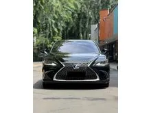 2019 Lexus ES 300h 2.5 Ultra Luxury Sedan Odo 21 Rbuan (TERMURAH)