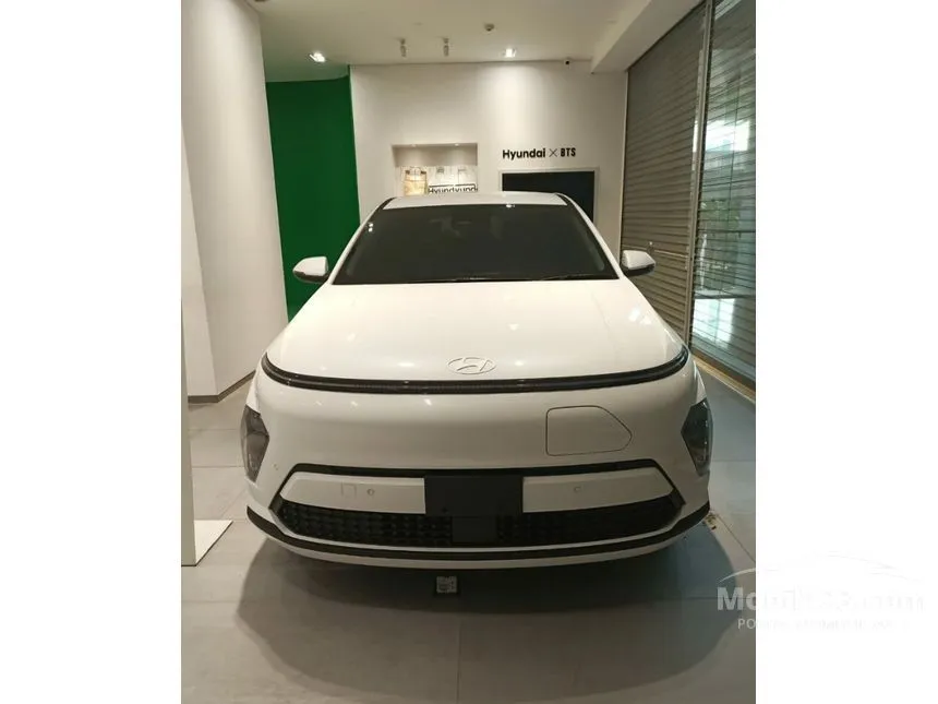 Jual Mobil Hyundai Kona 2024 Electric Prime Long Range di Jawa Barat Automatic Wagon Putih Rp 560.000.000