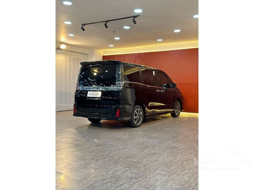 2021 Toyota Voxy MPV