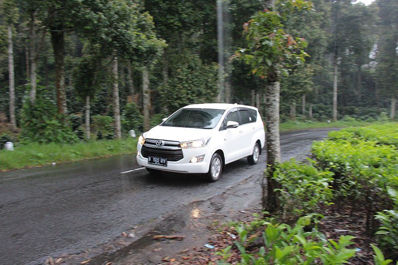 Menikmati Indahnya Wisata Situ Patenggang bersama Toyota Kijang Innova 5