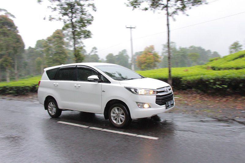 Menikmati Indahnya Wisata Situ Patenggang bersama Toyota Kijang Innova 7