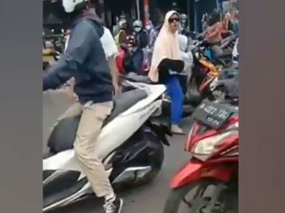Video Viral Emak-Emak Bawa Motor Lawan Arah, Ditegur Malah Marah