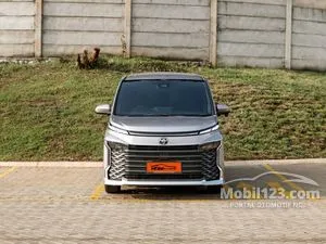 2023 Toyota Voxy 2.0 (Premium Color) MPV