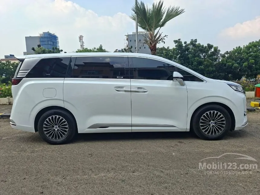 2025 Denza D9 Advanced MPV
