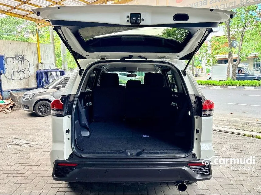 2023 Toyota Kijang Innova Zenix V (Premium Color) MPV