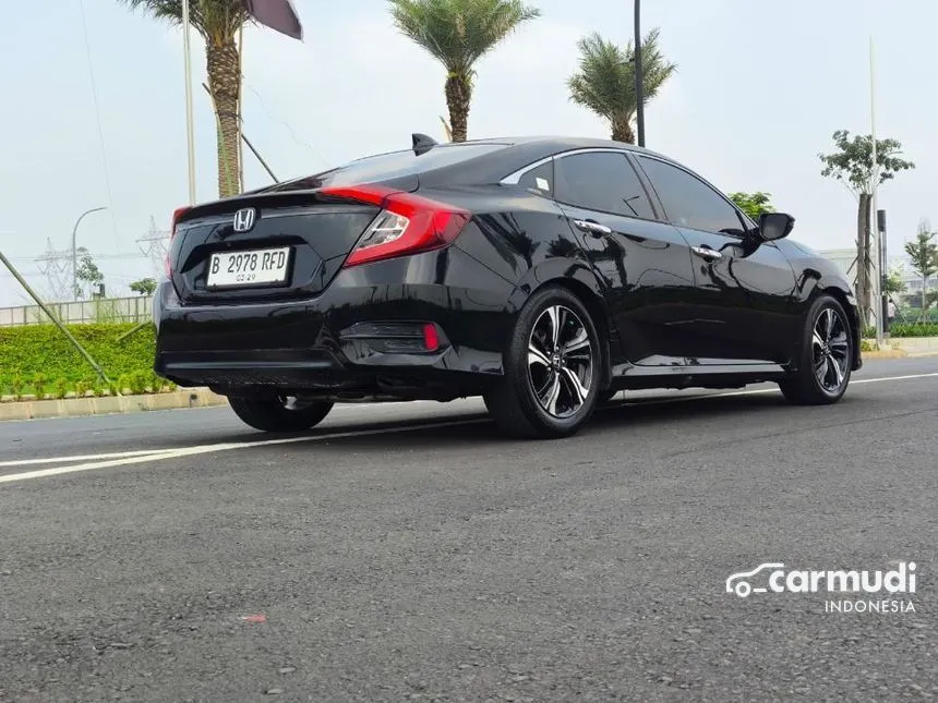 2018 Honda Civic ES Sedan