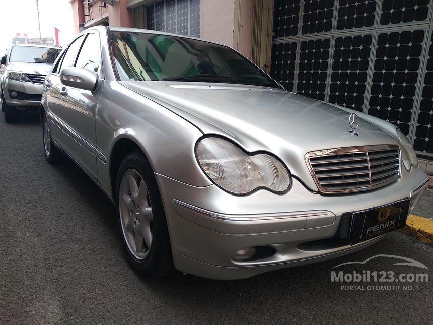 Jual Mobil  Mercedes  Benz C200 2003 Classic 2 0 di DKI 