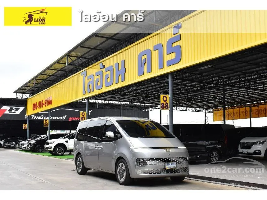 2023 Hyundai Staria SEL Van