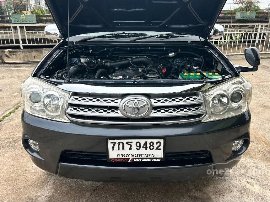 2005 Toyota FORTUNER V SUV