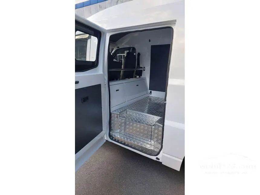 2025 Isuzu Traga Blindvan Van