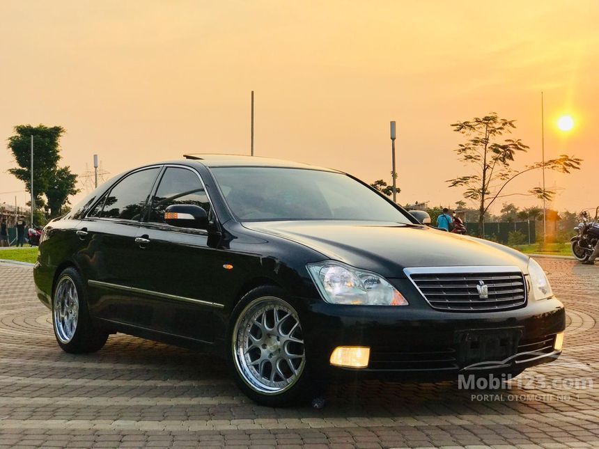 Jual Mobil  Toyota  Crown  2005 Royal  Saloon  Full 3 0 di 