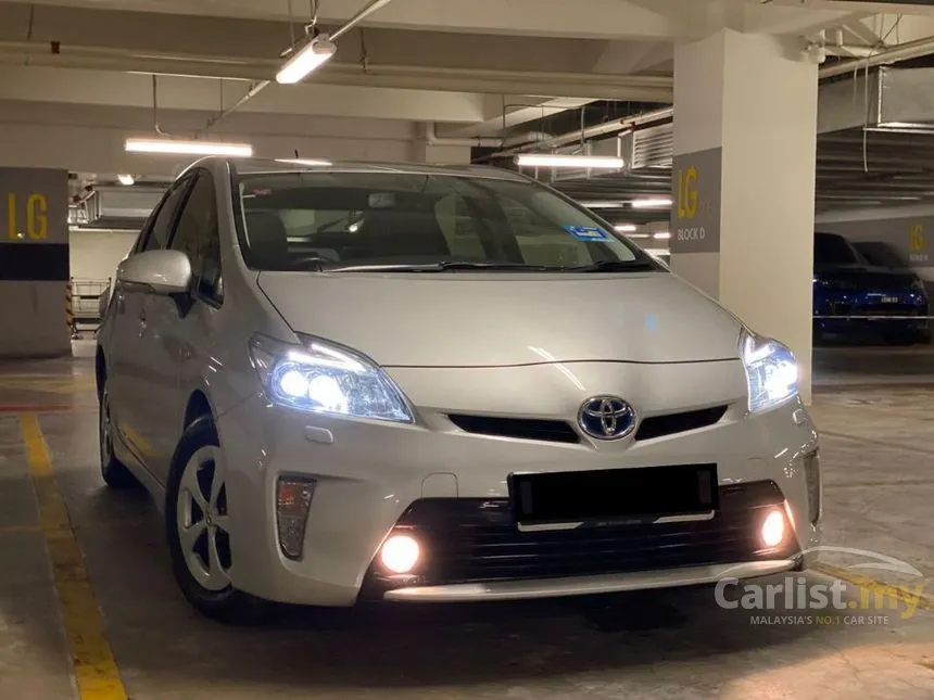 2014 Toyota Prius Hybrid Luxury Hatchback