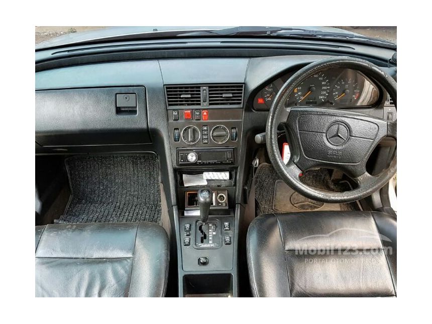 1995 Mercedes-Benz C180 Sedan