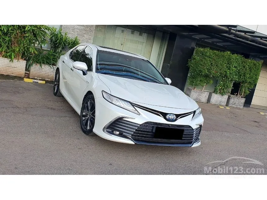 2023 Toyota Camry Hybrid Sedan