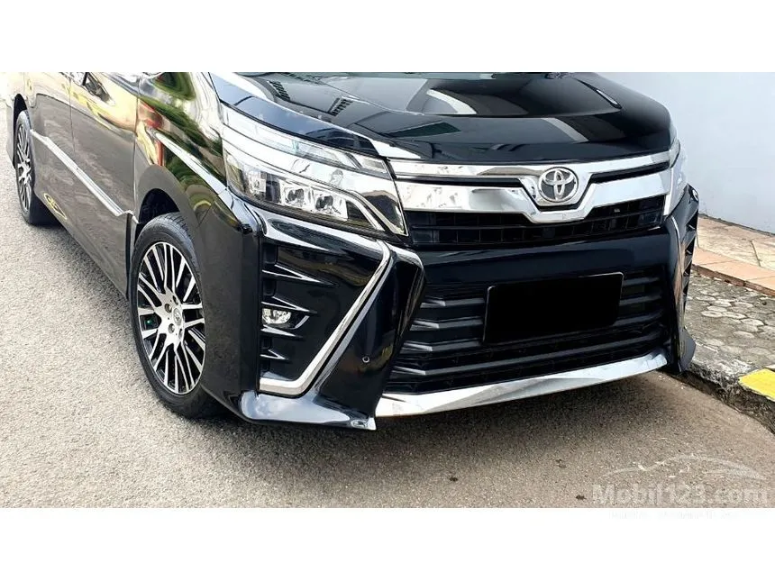 2018 Toyota Voxy MPV