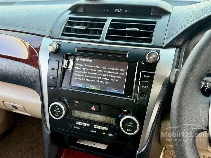 2013 Toyota Camry V Sedan