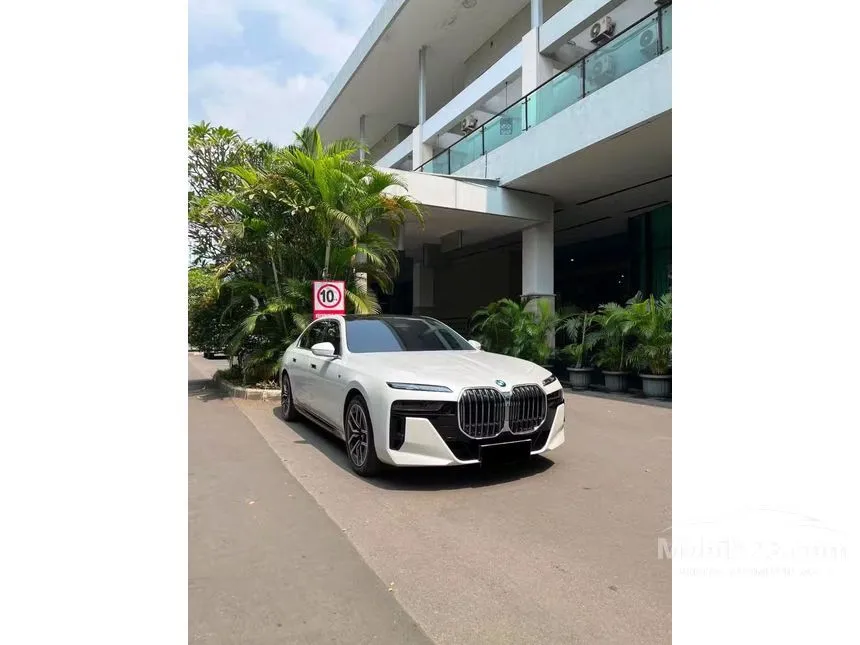 2024 BMW 735i M Sport Sedan