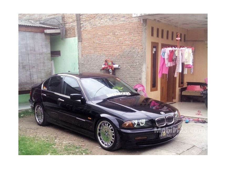 2001 BMW 325i Sedan