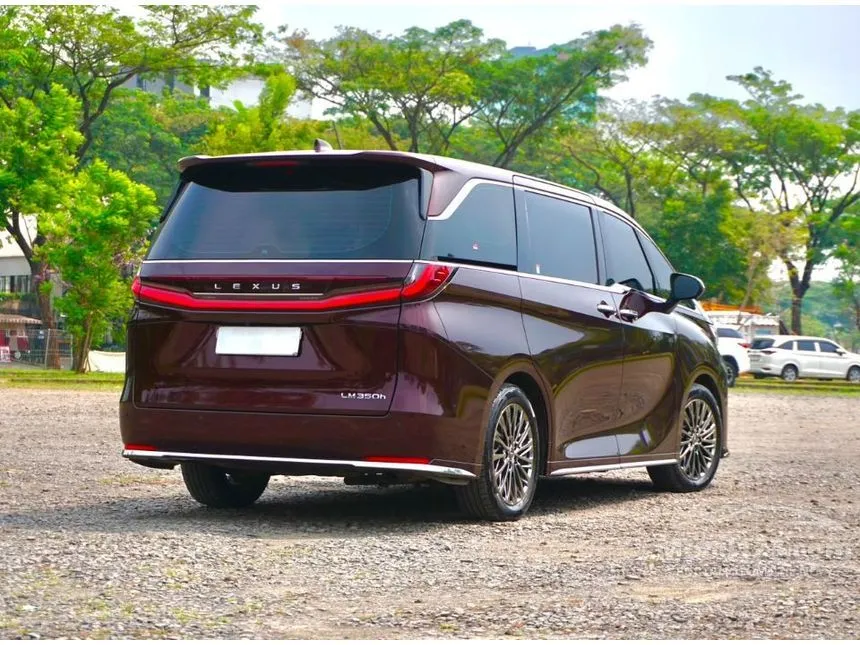 2025 Lexus LM 350h 7 Seater MPV