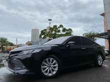 TOYOTA CAMRY 2.5 V 2019
NEW MODEL BLACK ON BEIGE TDP 125JT