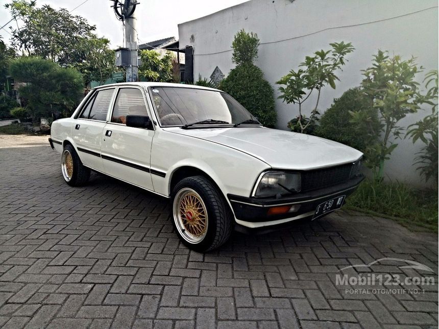 Jual Mobil  Peugeot  505  1982 GR Manual 2 0 di Jawa Timur 