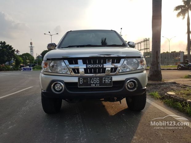 Isuzu Panther  GRAND  TOURING  Mobil  Bekas Baru dijual di 