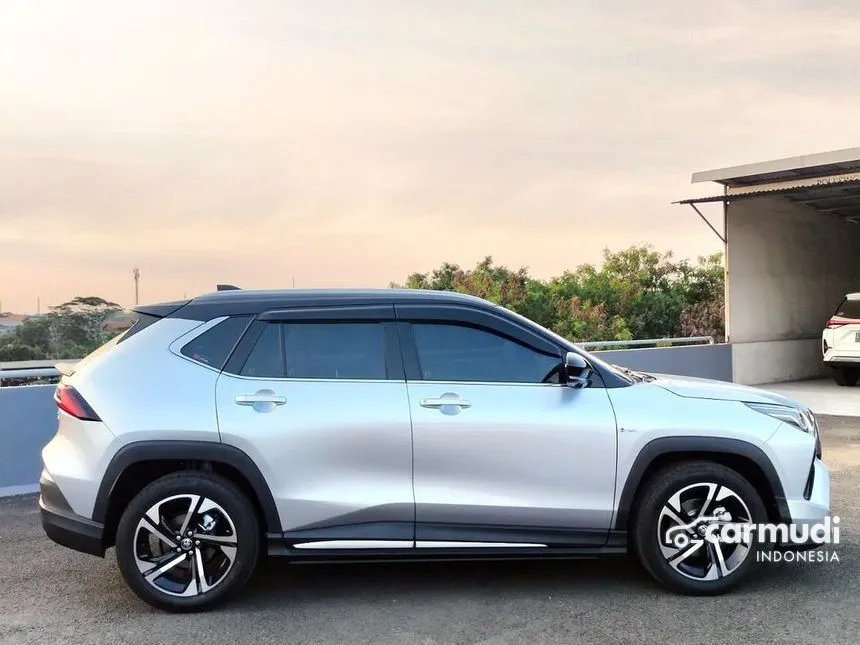 2025 Toyota Yaris Cross S HV with GR Parts Aero Pkg(Prem Clr) SUV