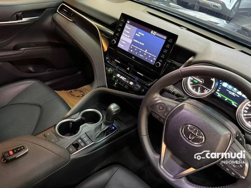 2022 Toyota Camry Hybrid Sedan