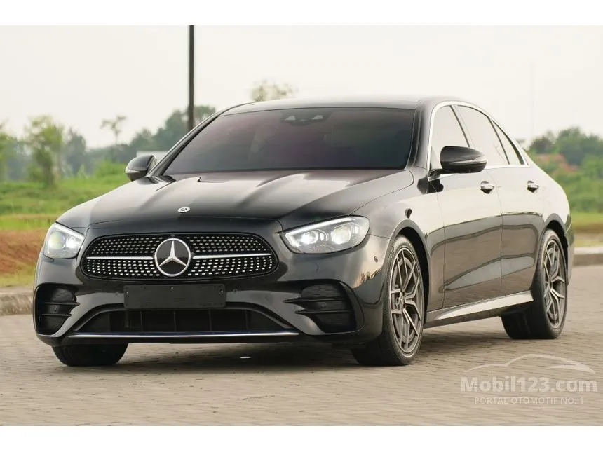 2022 Mercedes-Benz E300 AMG Line Sedan