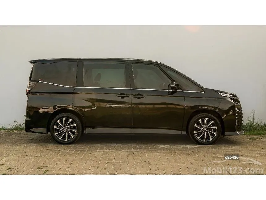2022 Toyota Voxy (Non Premium Color) MPV