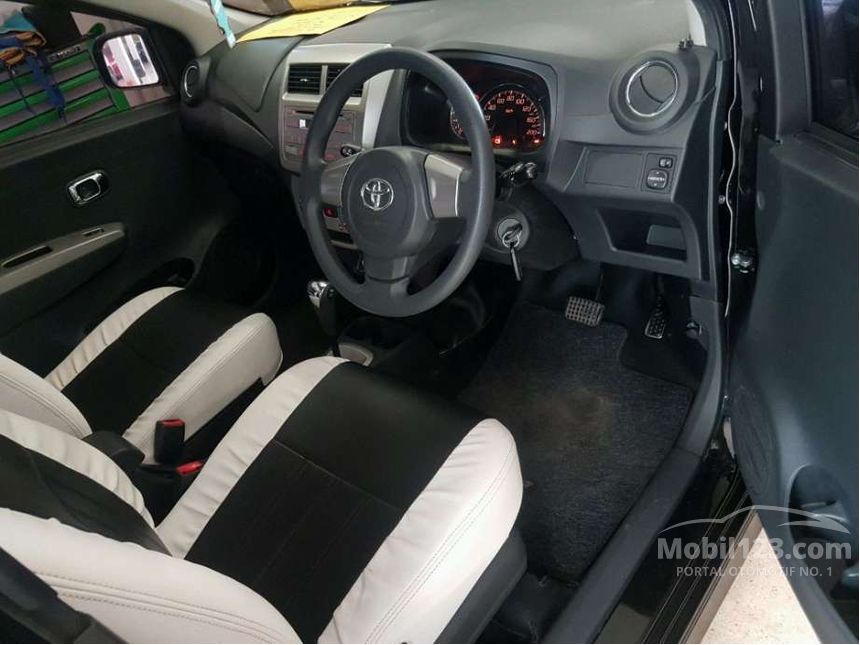 Legenda Jalanan: Mengupas Tuntas Yamaha NMAX 155 2016 Warna Hitam