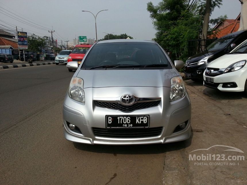 ringan bunga mobil kredit bekas Toyota Manual Mobil S 1.5 Jual Yaris 2010 Barat di Jawa