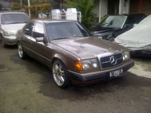 1989 Mercedes-Benz 200E 2.0 W124 L4 2.0 Manual Sedan