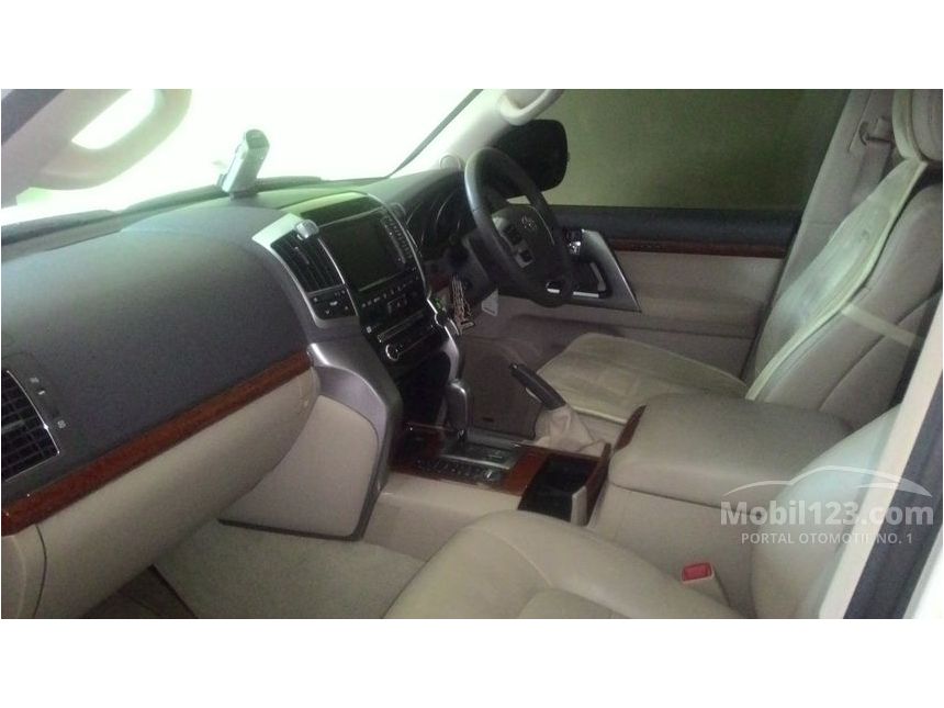 2015 Toyota Land Cruiser Full Spec E VX SUV