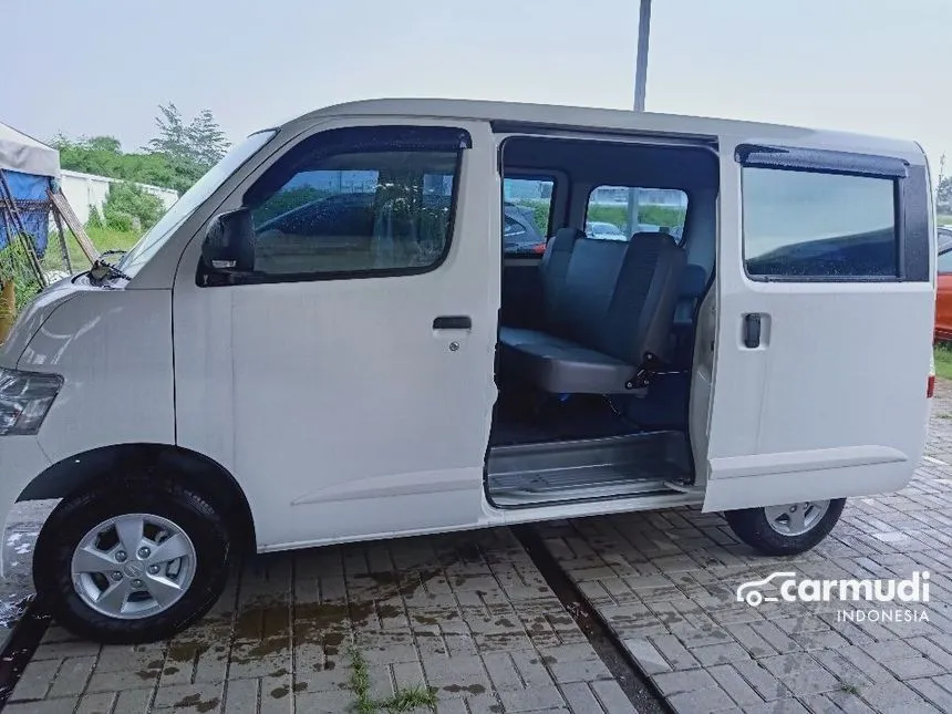 2025 Daihatsu Gran Max Mini Bus D Van