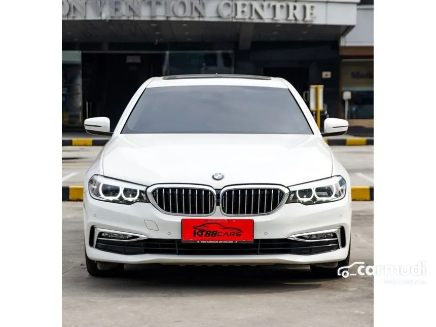 2018 BMW 530i Luxury Sedan