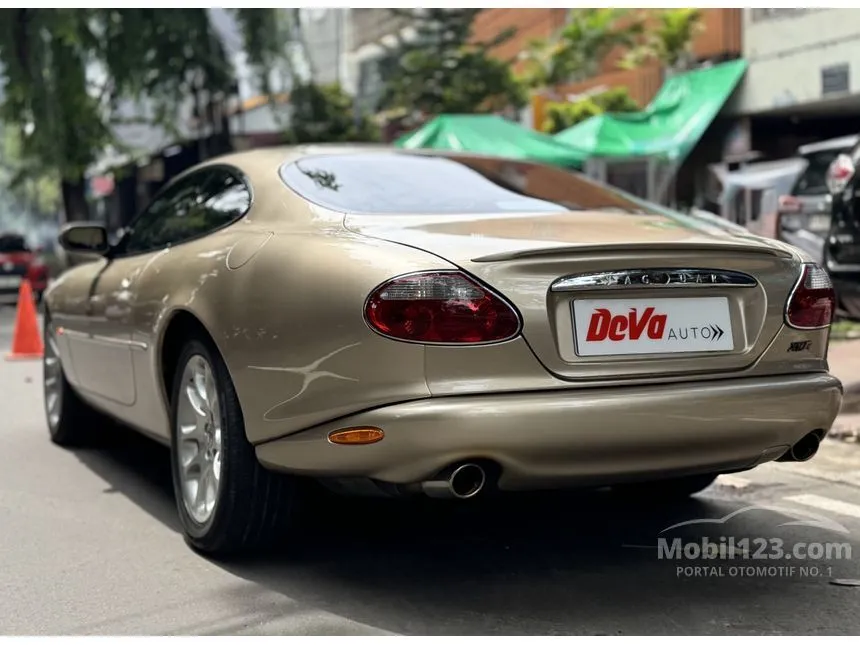 2002 Jaguar XKR Coupe