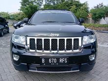 2011 Jeep Grand Cherokee 4x4 5.7 cc V8 HEMI SUV, Hitam, Panoramic Roof, Kondisi Mulus Seperti Baru