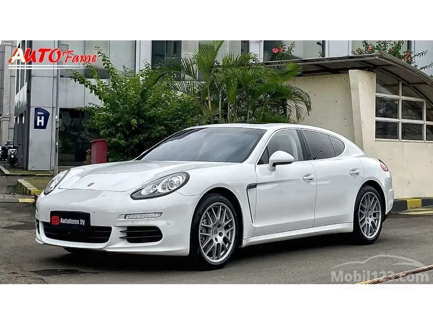 2015 Porsche Panamera S Hatchback